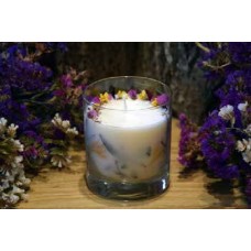 Laureta Candles dabīga rapšu vaska svece ar augiem stikla glāzītē un kanēļa / krustnagliņas ēterisko eļļu